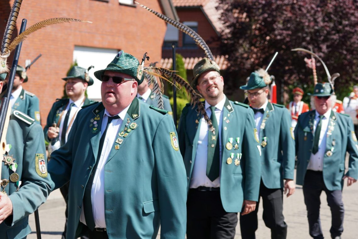 Festumzug durch die Siedlung "Märschendorf"