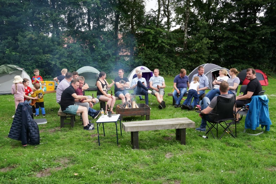 gemütliche Runde beim diesjährigem Kinderzeltlager