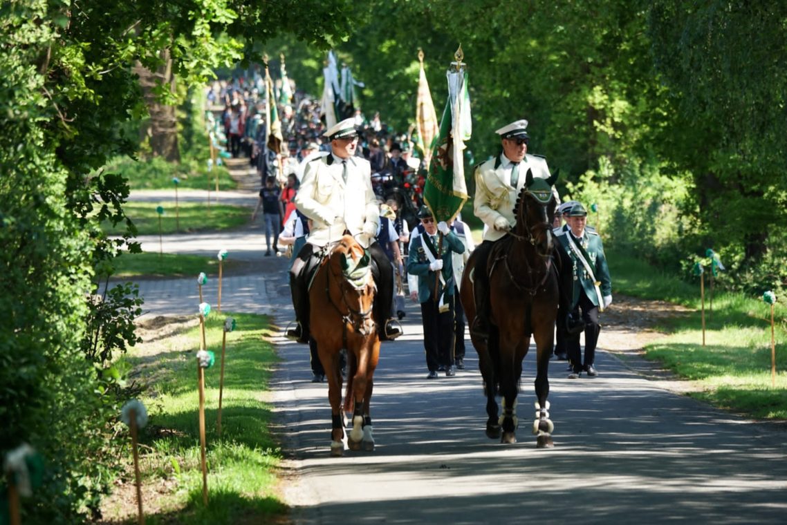 Festumzug durchs Dorf